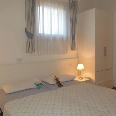 Apartment Charming Flat With Swimming Pool - Beahost