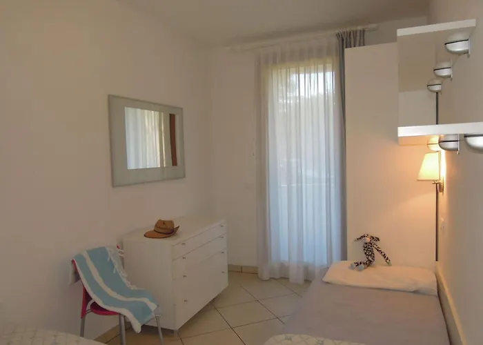 Апартаменты Charming Flat With Swimming Pool *