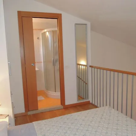 Charming Flat With Swimming Pool Бібіоне