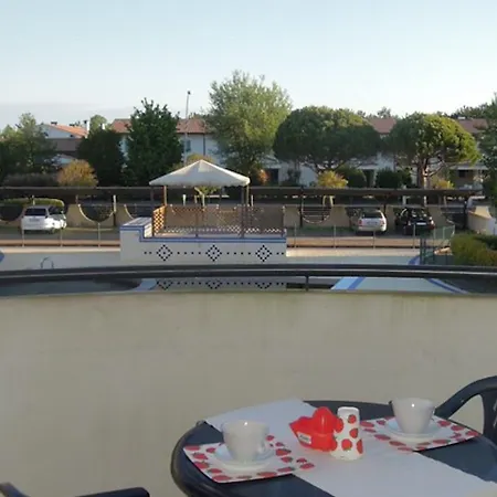 Charming Flat With Swimming Pool 아파트