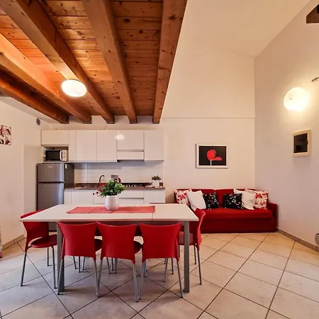 Διαμέρισμα Charming Flat With Swimming Pool