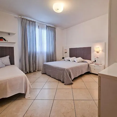 Διαμέρισμα Charming Flat With Swimming Pool Μπιμπιόνε