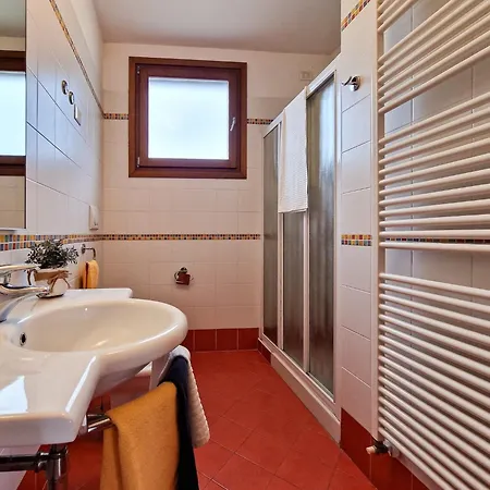 Charming Flat With Swimming Pool Μπιμπιόνε