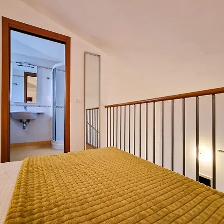 Διαμέρισμα Charming Flat With Swimming Pool *
