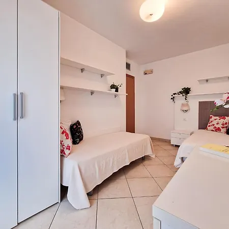 Charming Flat With Swimming Pool Διαμέρισμα *