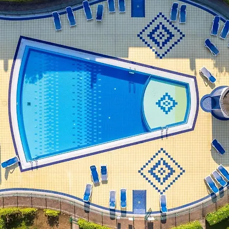 Charming Flat With Swimming Pool *