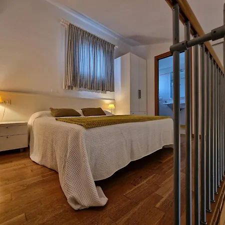 Charming Flat With Swimming Pool