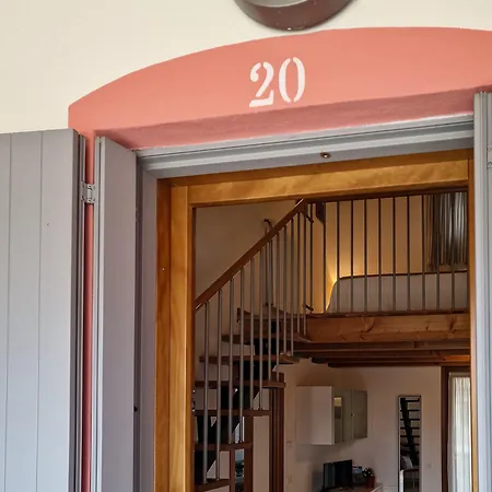 Διαμέρισμα Charming Flat With Swimming Pool *