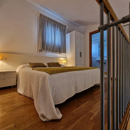 Charming Flat With Swimming Pool Μπιμπιόνε