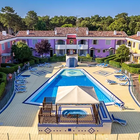 Charming Flat With Swimming Pool Μπιμπιόνε